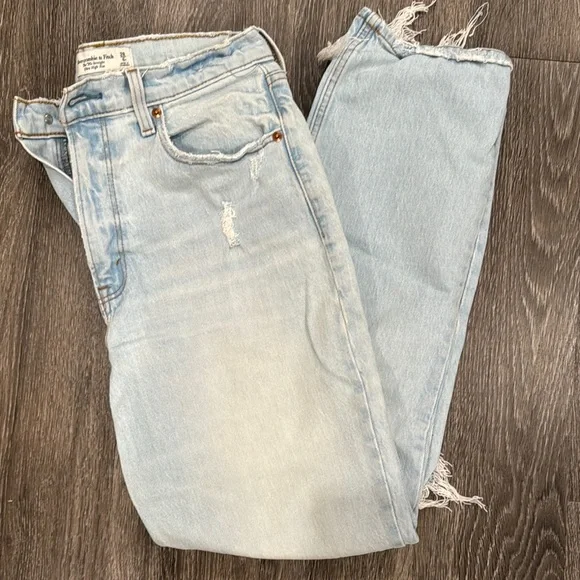 Abercrombie & Fitch Light Blue Women's Straight Leg Jeans - Picture 2 of 4